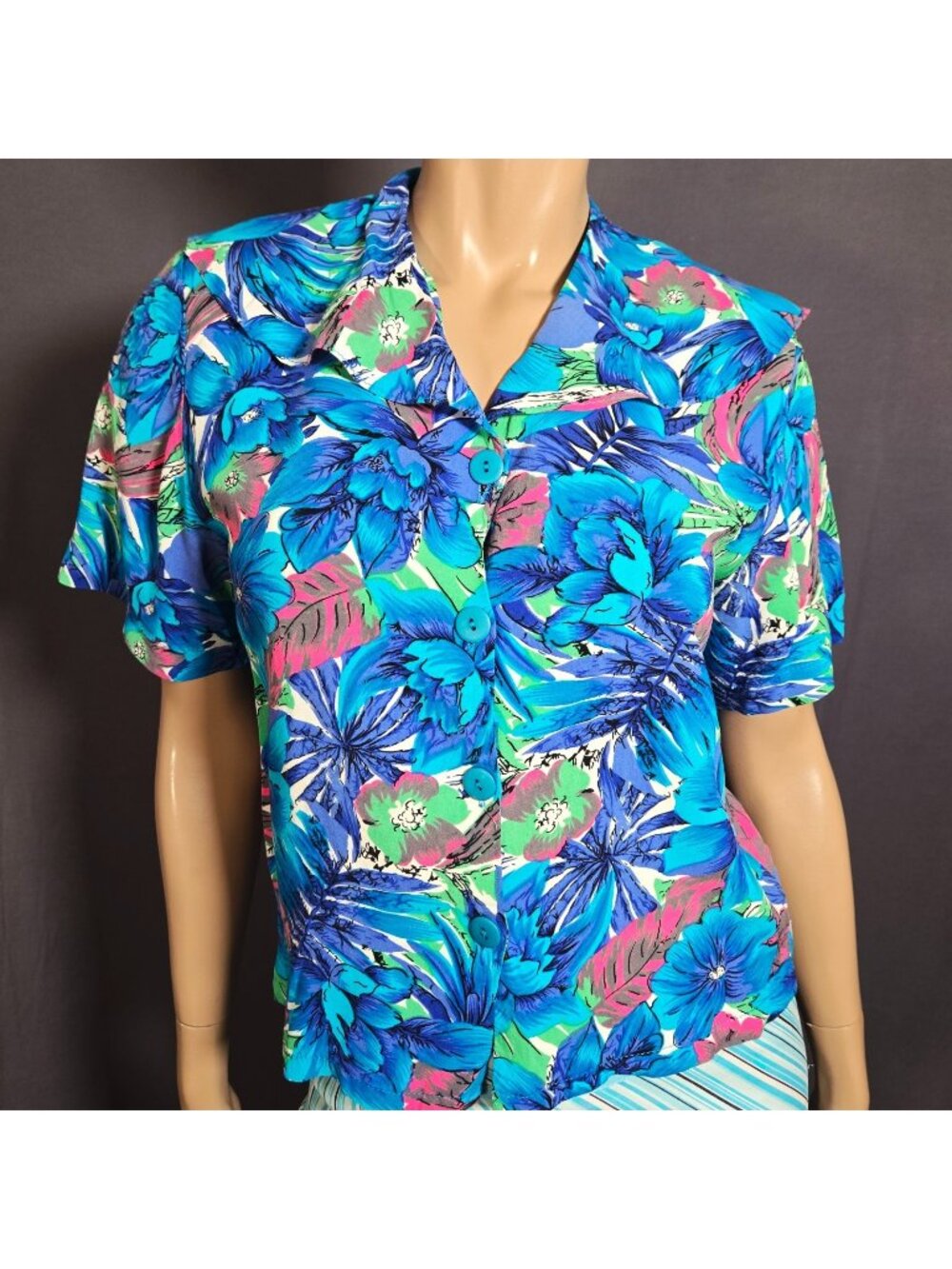Vintage 80s Vibrant Blue floral Blouse Size M Short Sleeve Sailor Collar Rayon